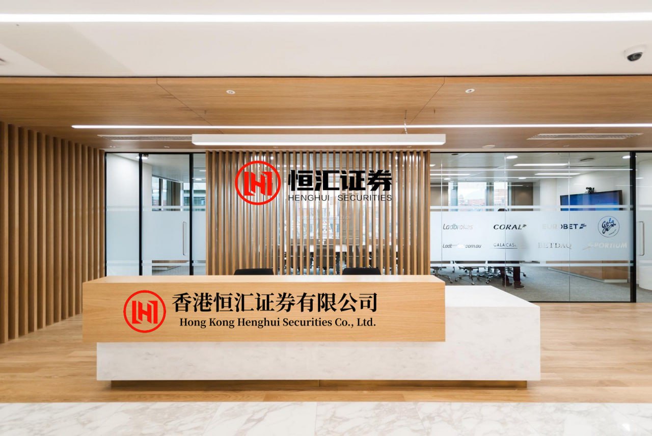 融易富配资平台 “科学都解释不清了！”贵州六盘水，一刚出生不久的宝宝，前一秒还是一脸的“严肃”，可当宝宝看到妈妈的脸后，瞬间就笑了，仿佛是在跟妈妈打招呼：“妈妈，我们好久不见。”这就是那段在今年1月让无数人反复拖动进度条的画面。镜头晃动，坐标定格在贵州六盘水。屏幕里那个叫做安安的小家伙，体重不过五...